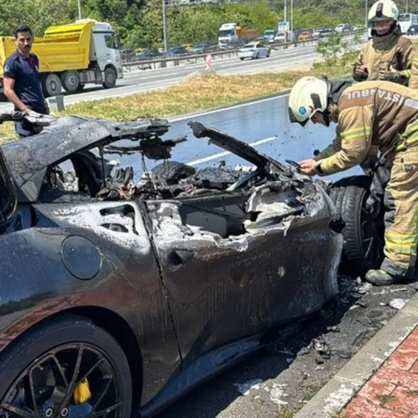 Adalı’nın oğlunun lüks otomobili yandı
