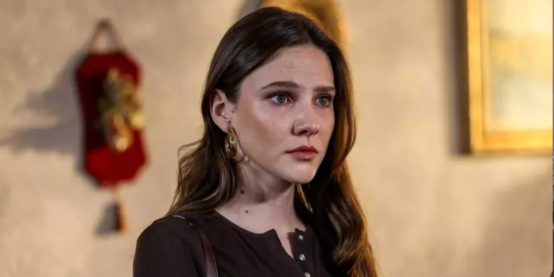 Alina Boz diziden çıkarıldığını uçakta öğrendi!