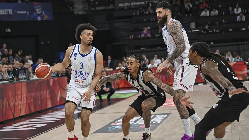 Anadolu Efes, Beşiktaş'ı yenerek seride 2-1 öne geçti