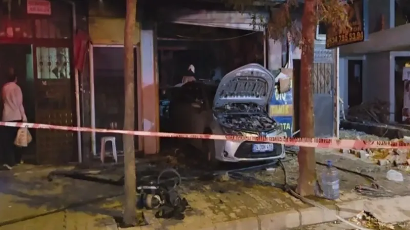 Bahçelievler'de Patlama! Oto Tamirhanesi Alevlere Teslim, Bina Tahliye