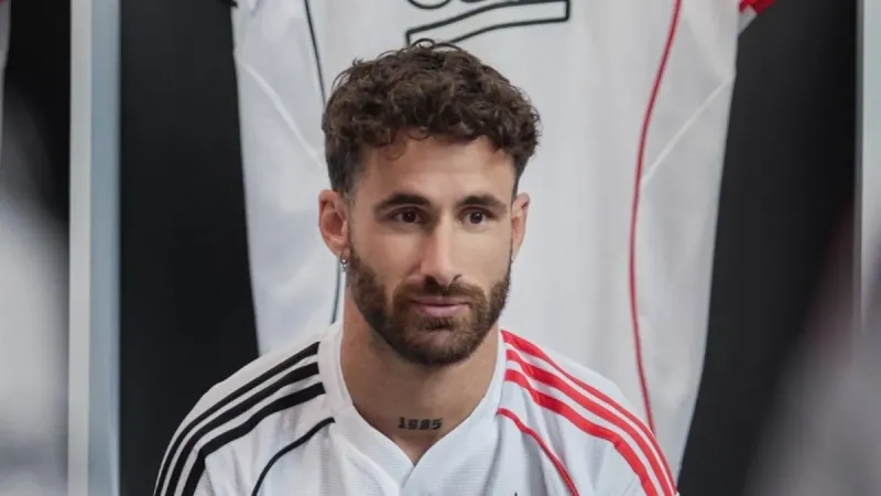 Beşiktaş'ın yeni sezon formaları satışa çıktı