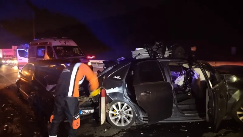Beykoz'da 5 aracın karıştığı kazada 7 kişi yaralandı 