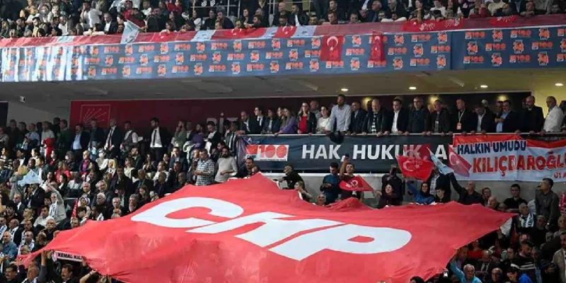 CHP'de Bölünme İddiaları! CHP'lilerden Sert Yanıt Geldi