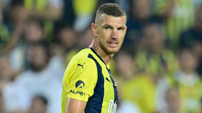 Fenerbahçe'nin yıldızı takımdan ayrıldığını açıkladı: Veda mesajını Türkçe bitirdi
