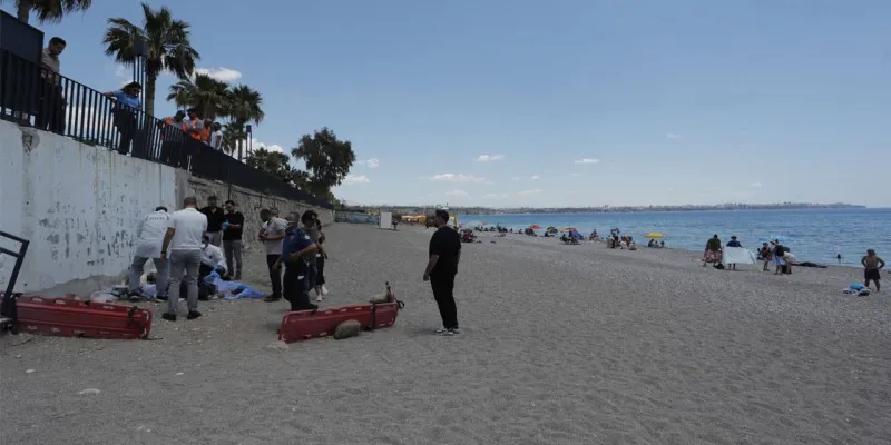Finike Limanı'nda Şok! Denizde Erkek Cesedi Bulundu!
