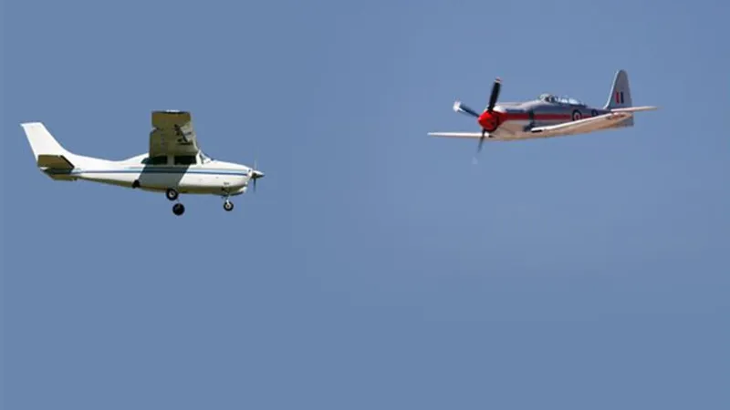 Gökyüzünde felaket! İki uçak havada çarpıştı: Pilot hayatını kaybetti