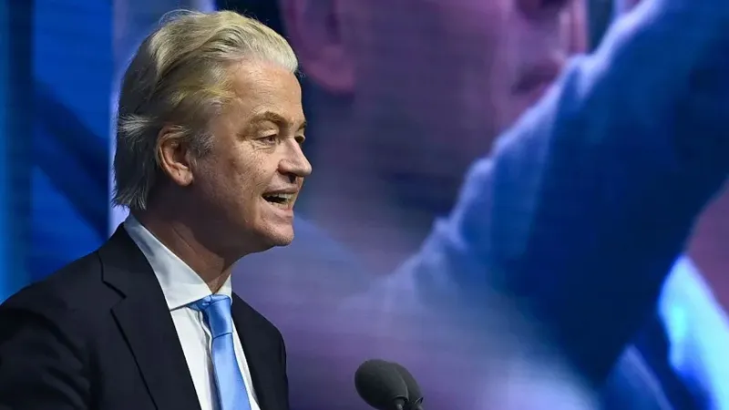Hollanda'da hükümet düştü