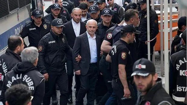 İBB'de yolsuzluk soruşturmasında 4 kişi tutuklanma talebiyle hakimliğe sevk edildi