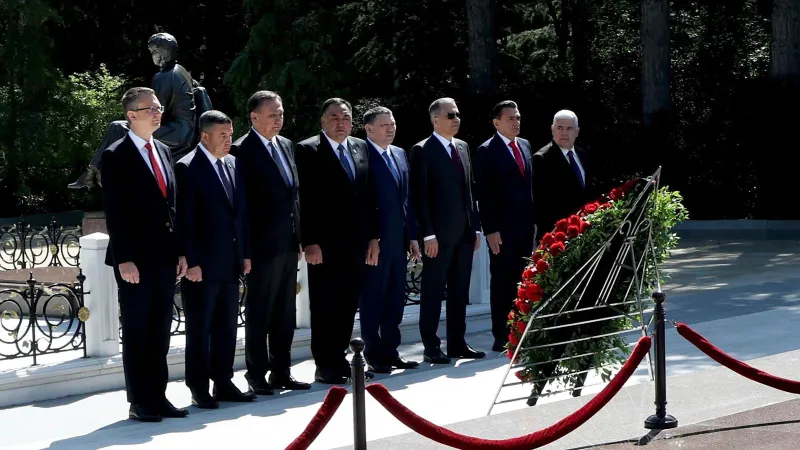 Yerlikaya Bakü'de! Haydar Aliyev'in Mezarı Başında Duygu Dolu Anlar