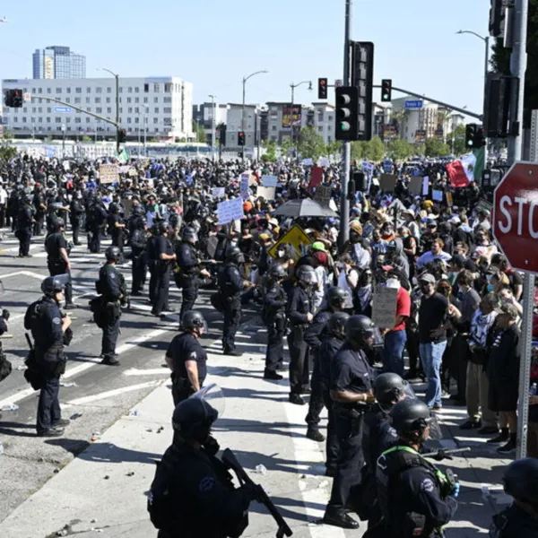 Los Angeles'ta Göçmen Protestoları: Neler Oluyor?