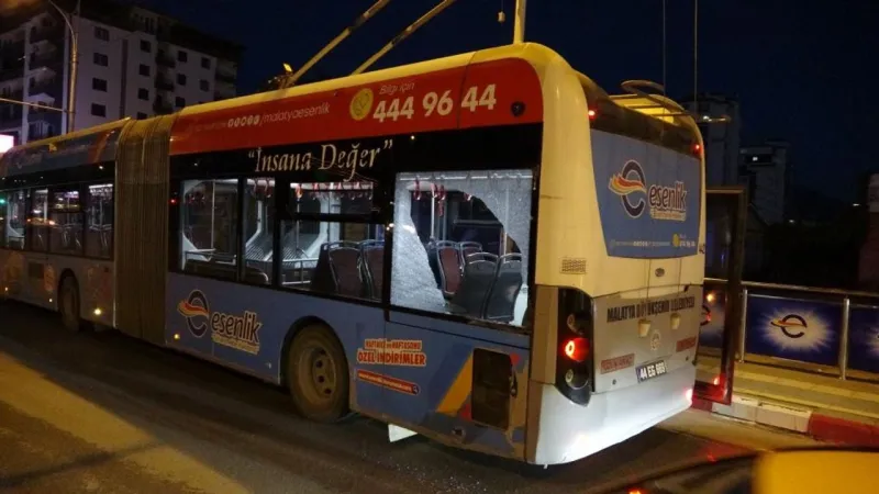 Malatya'da trambüs ile kamyonet çarpıştı