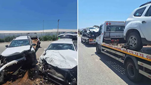 Manavgat'ta feci kaza: İki araç kafa kafaya çarpıştı, yaralılar var