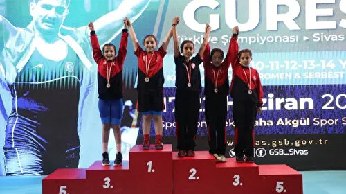 Minik Güreşçiler Şampiyon! Türkiye'nin Gururu Oldular!
