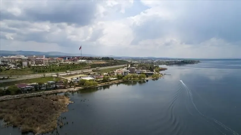 Mogan Gölü kaderine terk edildi! AK Parti'den Yavaş'a sert eleştiri: Vatandaş bahane değil hizmet bekliyor!