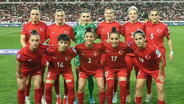 A Milli Kadın Futbol Takımı'nın Yıldızları Sahaya Çıkıyor!