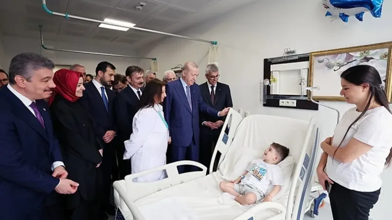 Erdoğan'dan Minik Kalplere Moral: GS-FB Esprisi Yüzleri Güldürdü!