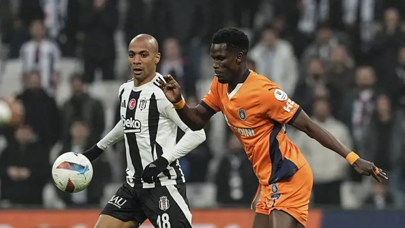 Beşiktaş'ta Başakşehir maçında ve sonrasında tribünlerden tepki yağdı
