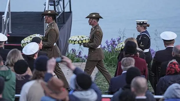 Çanakkale'de Şafak Ayini: Avustralya ve Yeni Zelandalılar Anzak Koyu'na geldi