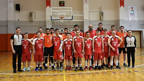Down Sendromlu Basketbolcular Üniversitelilerle Sahada! Skor Şaşırtıyor