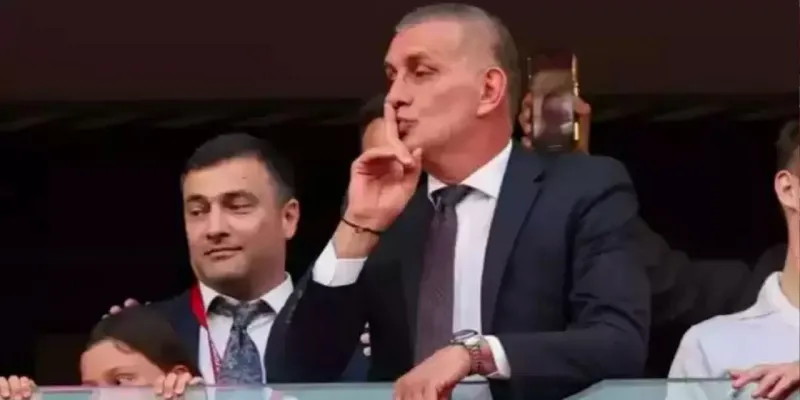 Hacıosmanoğlu'na Büyük Şok! Tribünler Neden Ayağa Kalktı?