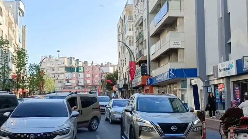 İzmir'de Araç Sayısı Rekor Kırdı! Trafik Kabusu Mu?
