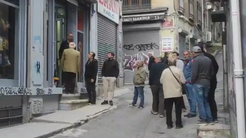 Karaköy'de Şok Ölüm! Esnaf Eşinden Helallik İstemeden Can Verdi