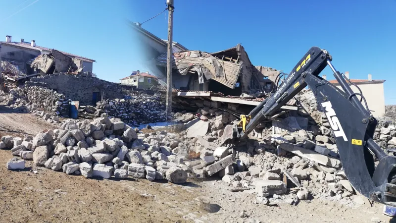 Kayseri'de ahır ve üzerindeki ev çöktü; hayvanlar öldü