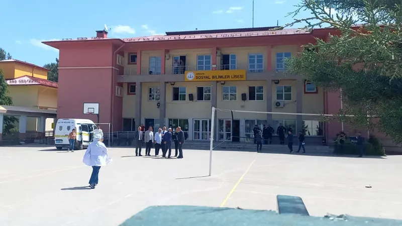 Lise kantininde kan donduran vahşet: Kız kardeşleri öldürdü!