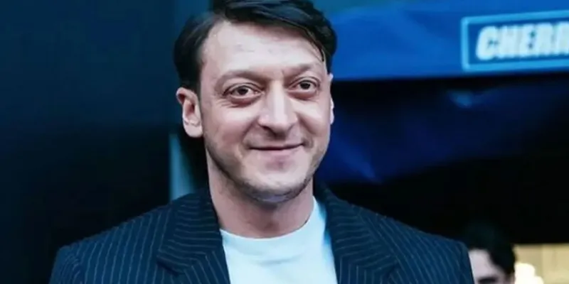 Mesut Özil Futbola Geri mi Dönüyor? İşte Yeni Takımı!