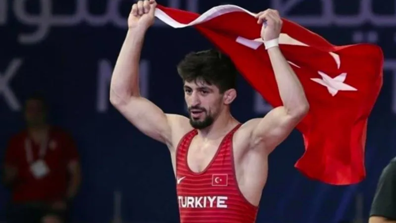 Milli güreşçi Kerem Kamal, bir kez daha Avrupa şampiyonu oldu!