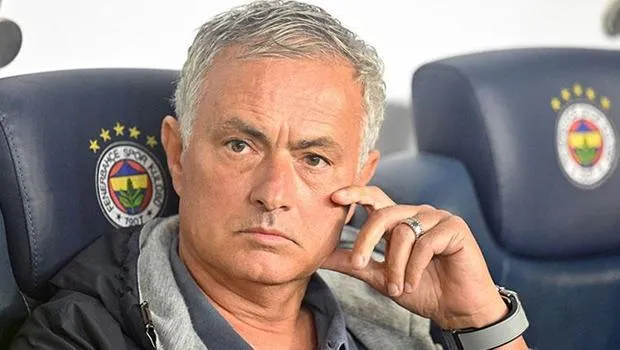 Mourinho'dan Şaşırtan Karar! Fenerbahçe'de Neden Her Maç Farklı 11?