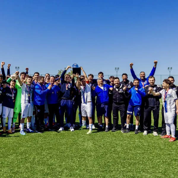Şampiyon Kasımpaşa U17, kupasını kaldırdı!