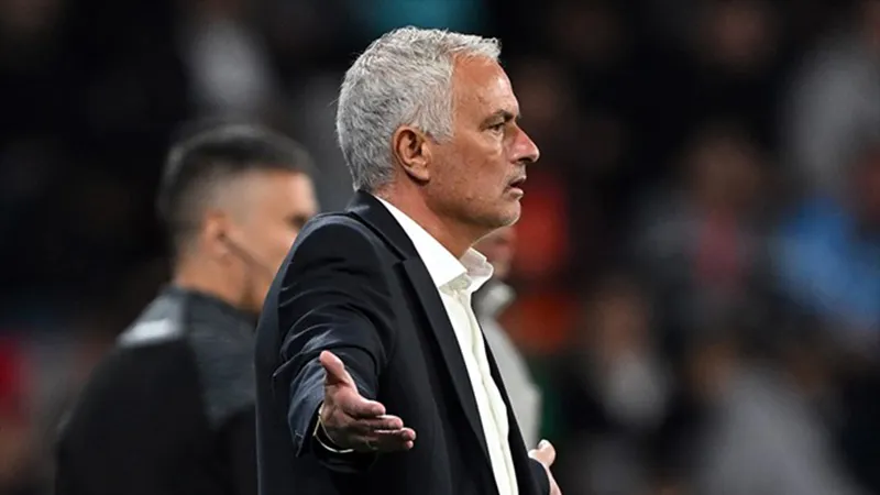Galatasaray Tribünlerinde Mourinho Sürprizi! Şampiyonluk Mu Geliyor?