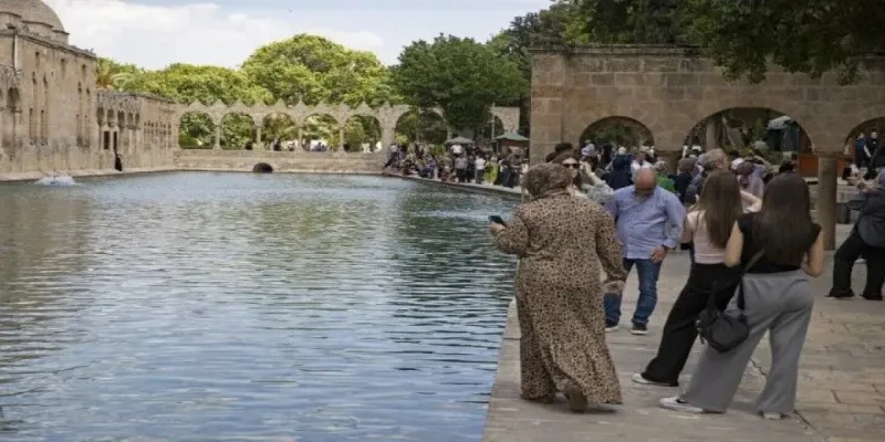 Şanlıurfa'da İğne Atsan Yere Düşmez! Turist Akını Şaşırttı