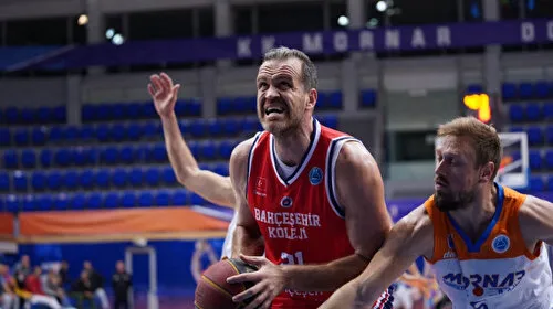 TBF'den kariyerini noktalayan Oğuz Savaş'a teşekkür
