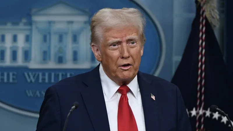 Trump: İran'dan petrol alan ülkelere yaptırım uygulanacak