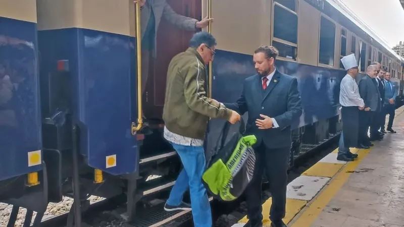 İstanbul'a Nostaljik Yolculuk: Turistik Tren Sirkeci'de!