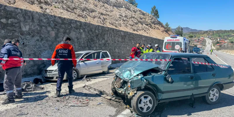 Uşak’ta çifte acı: Otomobil kazasında karı koca yaşamını yitirdi