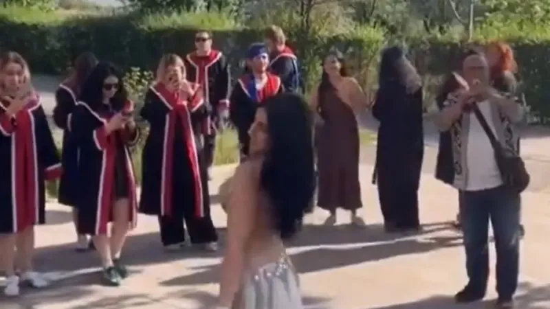 ODTÜ'de Mezuniyet Skandalı! Dansöz Şovuna Tepkiler Çığ Gibi Büyüyor