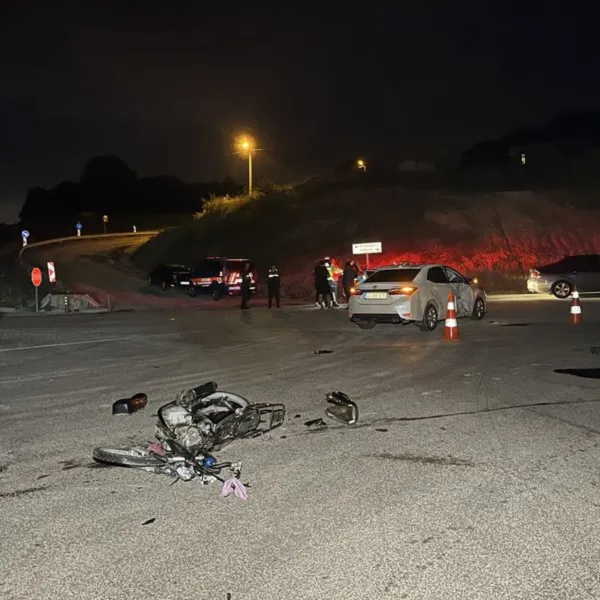 Otomobil ile motosiklet çarpıştı: 1 ölü, 2 yaralı