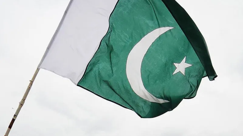 Pakistan'da bombalı saldırı faciası: 2 ölü, 11 yaralı
