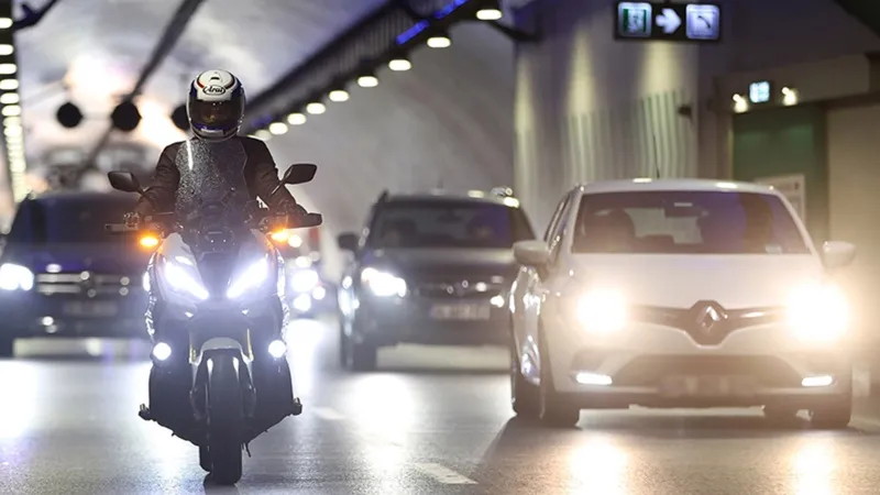 Motosiklet Sürücüleri Dikkat! Eldiven Zorunluluğu Geldi!