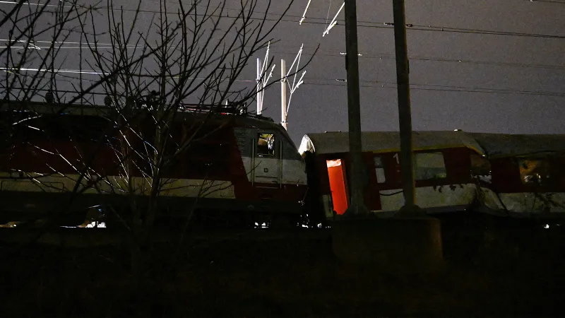 Slovakya'da korkunç kaza: İki tren kafa kafaya çarpıştı