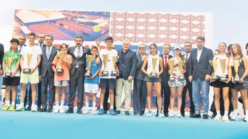 Tenis bahane barış şahane