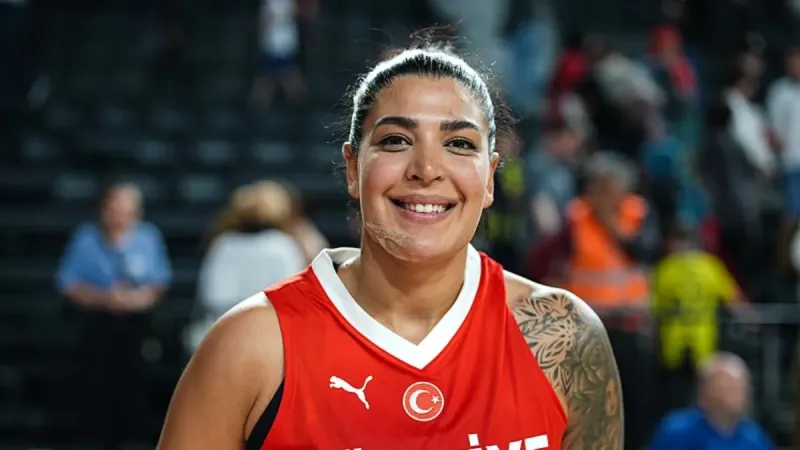 Tilbe Şenyürek, milli takımın Avrupa Şampiyonası'nda gruptan çıkacağını düşünüyor!