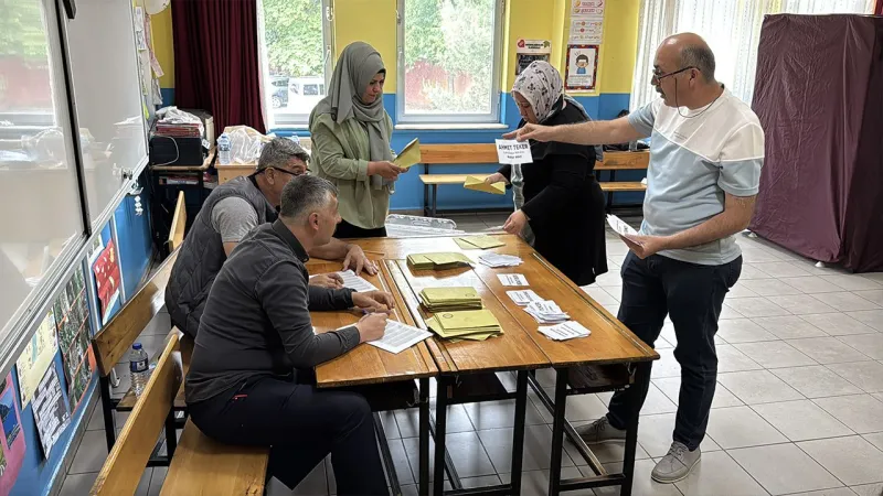 Türkiye bugün 407 yerde sandığa gitti